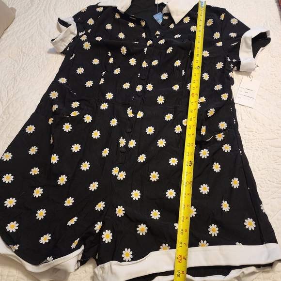 NWT Unique Vintage Daisy Print Patsy Romper - Picture 9 of 10